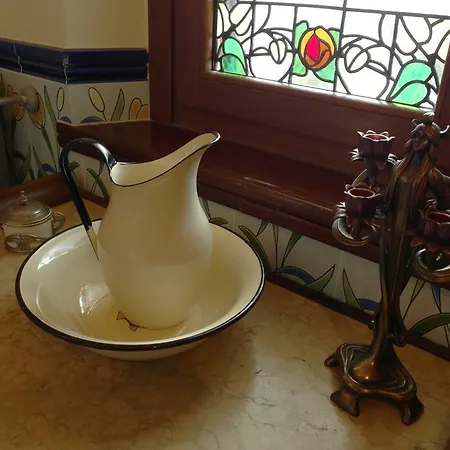 Bed and Breakfast The White 3*