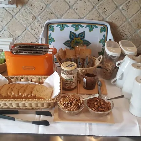 Bed and Breakfast The White